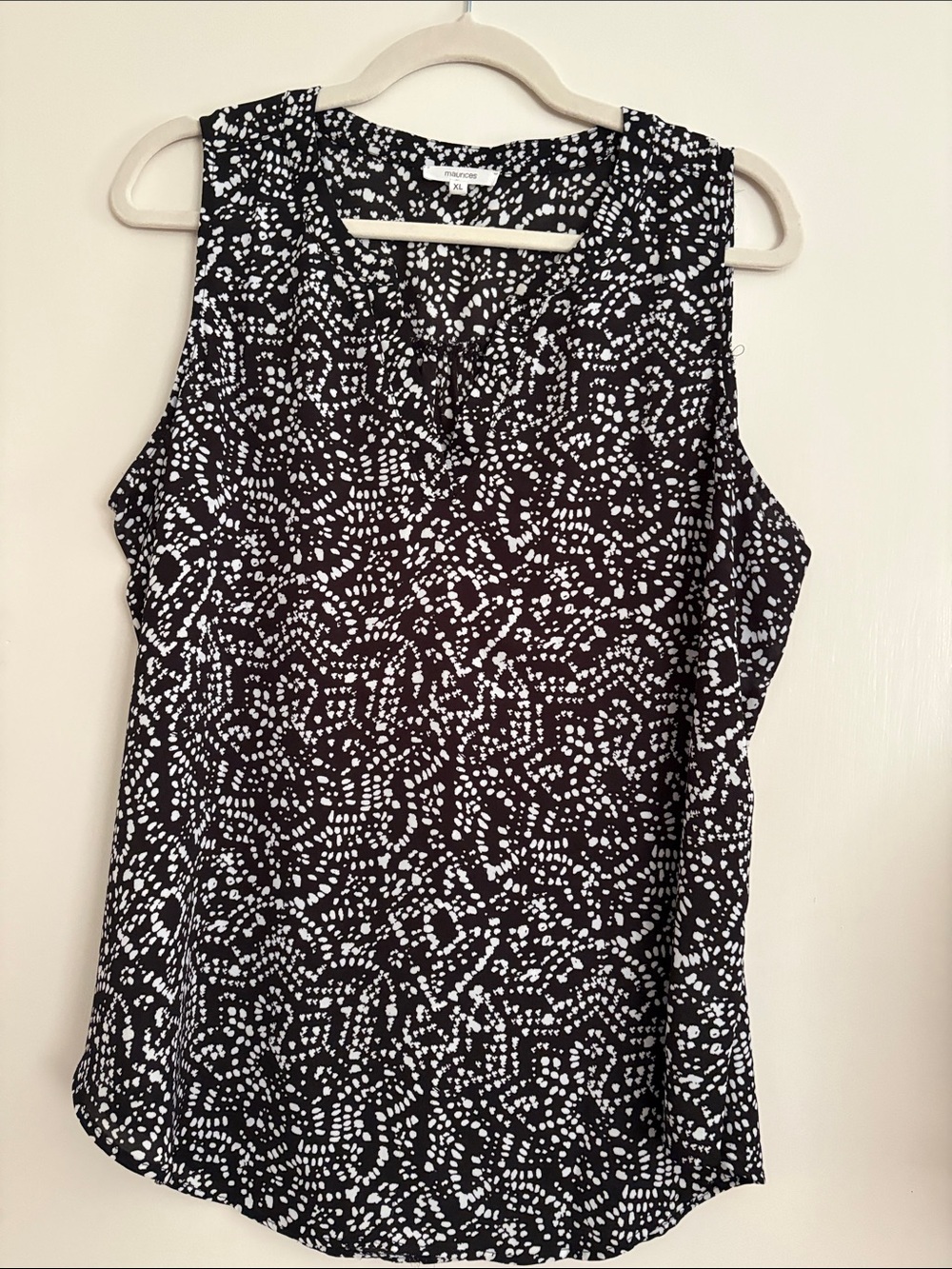Maurices Black & White Sleeveless V-Neck Dot-Print Blouse